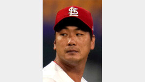 부활한 김광현, 마운드서 8K-타석서 ML 첫 안타