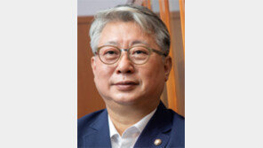 與 조응천 “말 잘듣는 검찰 원한다는 법무장관에 당황” 