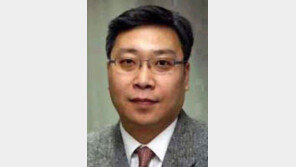 ‘퇴임 後’를 봐야 하는 文의 고민[오늘과 내일/정연욱]