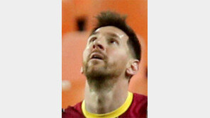 [스포츠 단신]메시, 바르사 잔류 합의… 주급 50% 자진 삭감도