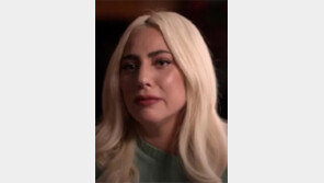 레이디 가가 “19세때 성폭행 당해 정신 착란”