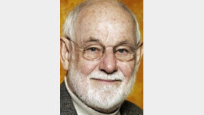 그림동화 ‘배고픈 애벌레’ 美작가 에릭 칼 별세