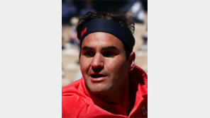 16개월 만에 메이저 복귀 페더러, 93분 만에 204위 이스토민 완파