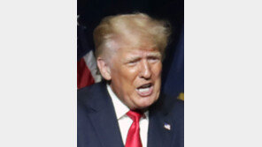 페이스북 “트럼프 계정, 무기한 정지 대신 2년 더 정지” 