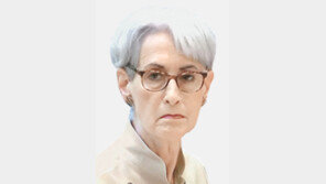 中 “美가 바꿔야할 정책 목록 전달”… 美 “홍콩-신장 등 인권 우려 표시” 