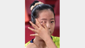 눈물로 끝난 17세 신유빈의 첫 올림픽