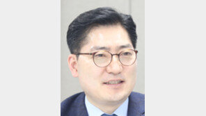 강동구청장, 아파트 주차장서 부인 폭행 혐의 입건 