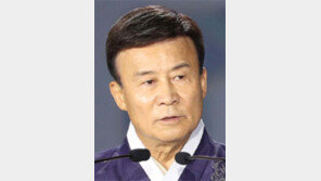 김원웅 광복절 기념사, 행안부-보훈처와 조율… 탁현민은 리허설서 확인