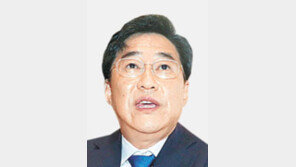 “文, 작년 총선 압승후 열린우리 사례들며 개혁 선 넘으면 혼란-갈등 벌어진다 말해” 