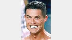 머리 쓴 호날두, 111골 새 역사