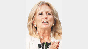 ‘일하는 대통령 부인’ 질 바이든 다시 강단으로