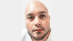 “신이 날 보내” 아프간 前미군 무차별 총격… 아기 등 4명 사망 