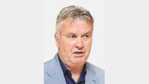 ‘한일월드컵 4강 신화’ 히딩크, 지휘봉 내려놓는다