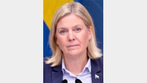 7시간만에 사퇴한 스웨덴 총리, 5일만에 재선출 