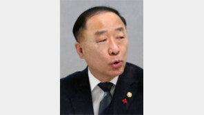 홍남기 “올해 지인간 부동산 직거래 집중 조사”