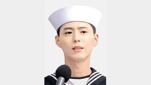 해군병장 전역 앞둔 박보검, 복무중 이발사 자격증 땄다