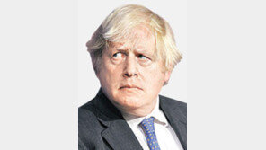 英 존슨 “석유-가스 러 의존 탈피… 원전-친환경 비중 늘려야”