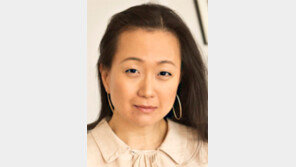 ‘파친코’ 작가 “내 피부색 집에 놓고 다닐 순 없어”