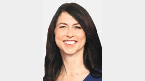 베이조스 前부인, 해비탯에 5300억