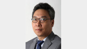 [오늘과 내일/정연욱]벼랑 위에 선 ‘윤석열의 시간’