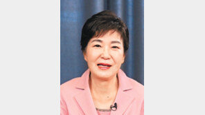 박근혜 “유영하, 내 꿈 이룰것”… 홍준표 “전직 팔이 선거”