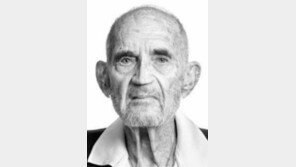 6·25전쟁 영웅 美 웨버 대령 장례식, 보훈처장 참석… 文대통령 조전 전해