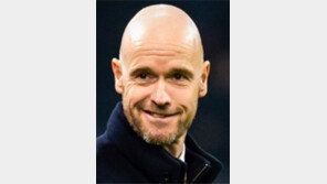 [스포츠 단신]EPL 맨유, 새 사령탑에 텐하흐 선임