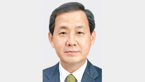 김인철, 아들 허위경력-술집 논문심사 의혹 사퇴 결심 굳힌후 尹당선인에만 의사 표명 