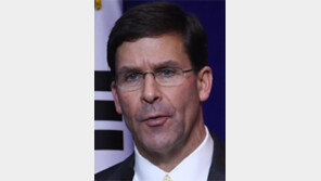 에스퍼 “트럼프, 주한미군 완전철수 제안했었다”