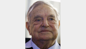 소로스 “러의 우크라 침공, 3차대전 시작일수도”