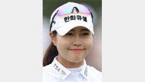 73번 도전 끝에 데뷔 첫 우승컵 들어올린 성유진