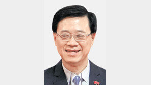 ‘시위 탄압’ 존 리 내달 취임… 홍콩 ‘경찰국가’ 우려 커져 