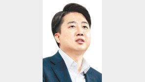 李 “추천 재고 요청에 희한한 답”… 安 “문제는 만든 사람이 풀어야”