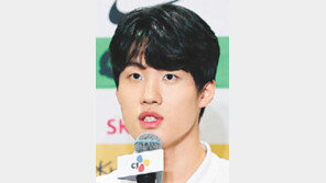 “늘 우러러본 박태환… 나는 더 열심히 해야”