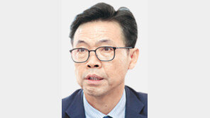 사퇴 압박받는 홍장표, 부경대에 2학기 강의 신청 