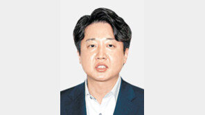 與 대혼돈… 당원권 정지 이준석 “사퇴없다” 권성동 “대행체제로” 