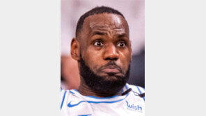 제임스, 2년 1283억원… NBA 누적 연봉킹 올라