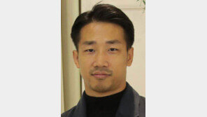 [광화문에서/송충현]스마트폰도, 반도체도 ‘고인 물’이라는 세대