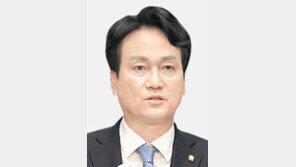 경찰, ‘최순실 명예훼손’ 혐의 안민석 의원 檢송치