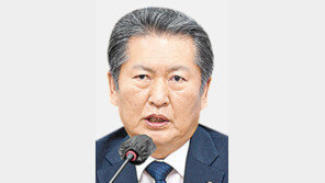 정청래, 최고위원 - 과방위원장 겸직 ‘버티기’ 