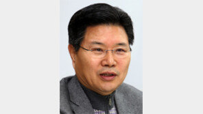 52억 횡령-뇌물수수 혐의 홍문종, 2심서 4년6개월형… 법정구속