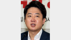 경찰, ‘성접대 의혹’ 이준석에 출석 통보