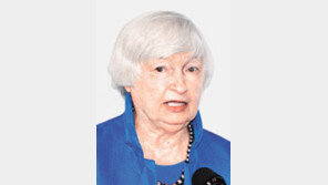 옐런 “美 물가 2%, 내년 달성 못할수도” 고강도 긴축 강조