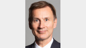 헌트 英 신임 재무, 증세-공공지출 삭감 시사