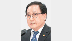 檢, ‘블랙리스트 의혹’ 유영민 前과기부 장관 조사 