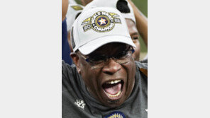 2093승 73세 노장 베이커, 월드시리즈 정상 ‘화룡점정’