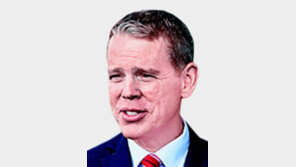 뉴질랜드 아던 총리 후임에 45세 힙킨스