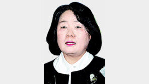 ‘윤미향 복당’ 군불 때는 민주… 일각선 “성급” 