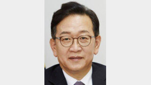 “사죄-배상 악쓰는 나라 한국뿐” 석동현 평통 사무처장 발언 논란
