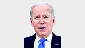 재선 도전선언 앞둔 바이든, 중도 표심 겨냥 ‘우향우’